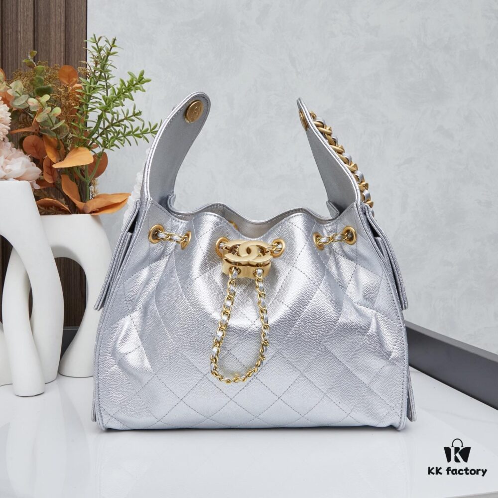 New Chanel 25 Handbag ||| The Rising 'It Bag' Follows the Success of the Chanel 22