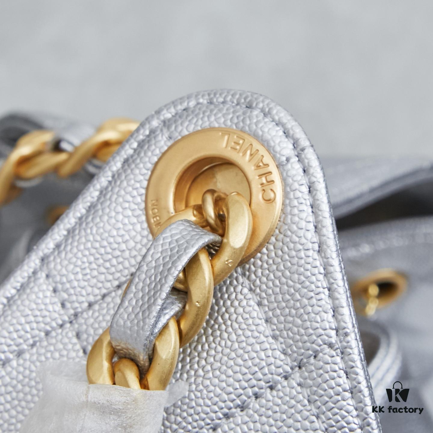 New Chanel 25 Handbag ||| The Rising 'It Bag' Follows the Success of the Chanel 22