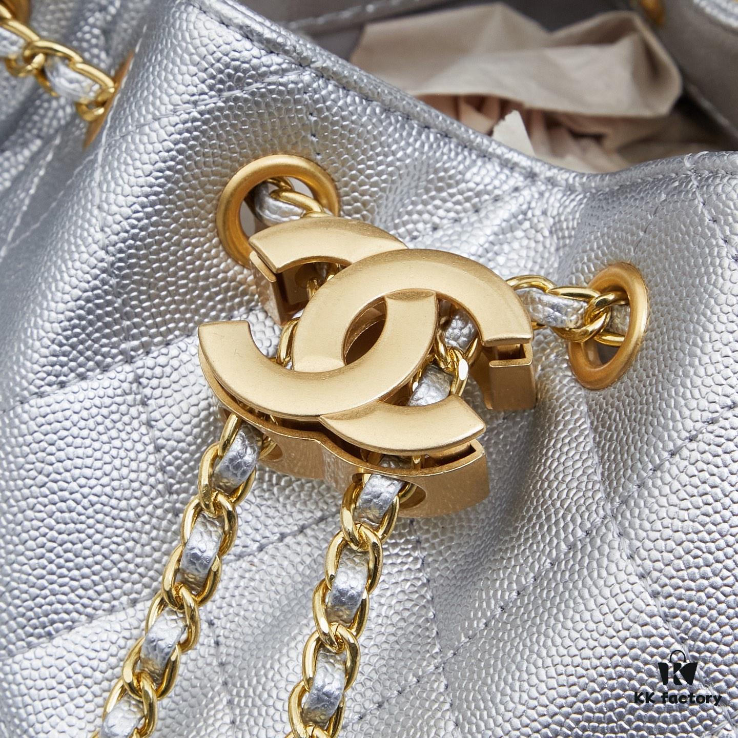 New Chanel 25 Handbag ||| The Rising 'It Bag' Follows the Success of the Chanel 22