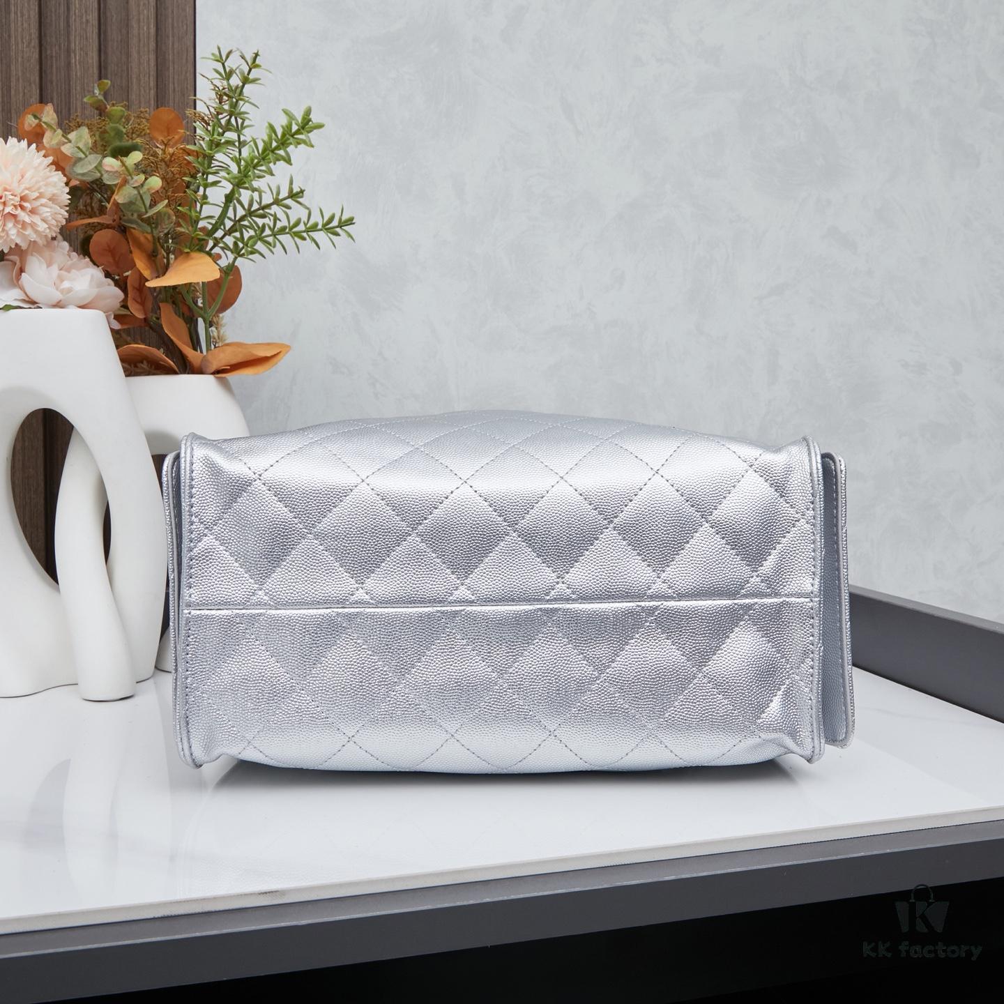 New Chanel 25 Handbag ||| The Rising 'It Bag' Follows the Success of the Chanel 22