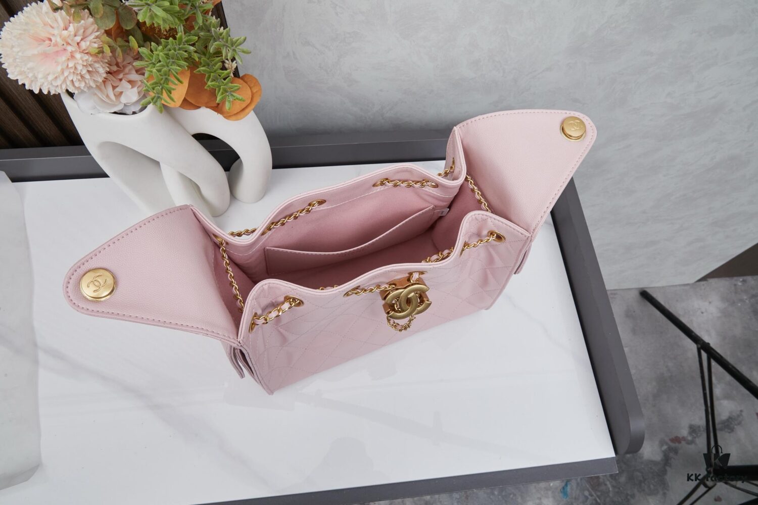 New Chanel 25 Handbag ||| The Rising 'It Bag' After the Chanel 22