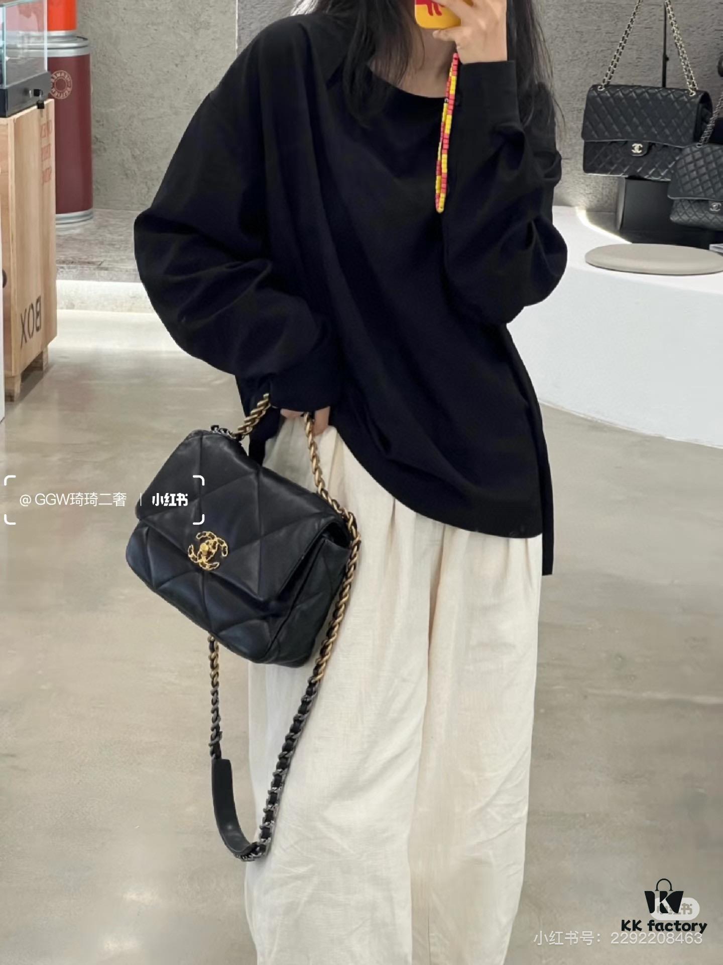 New Arrival with Box CHANEL Chanel Platinum White 19 Bag