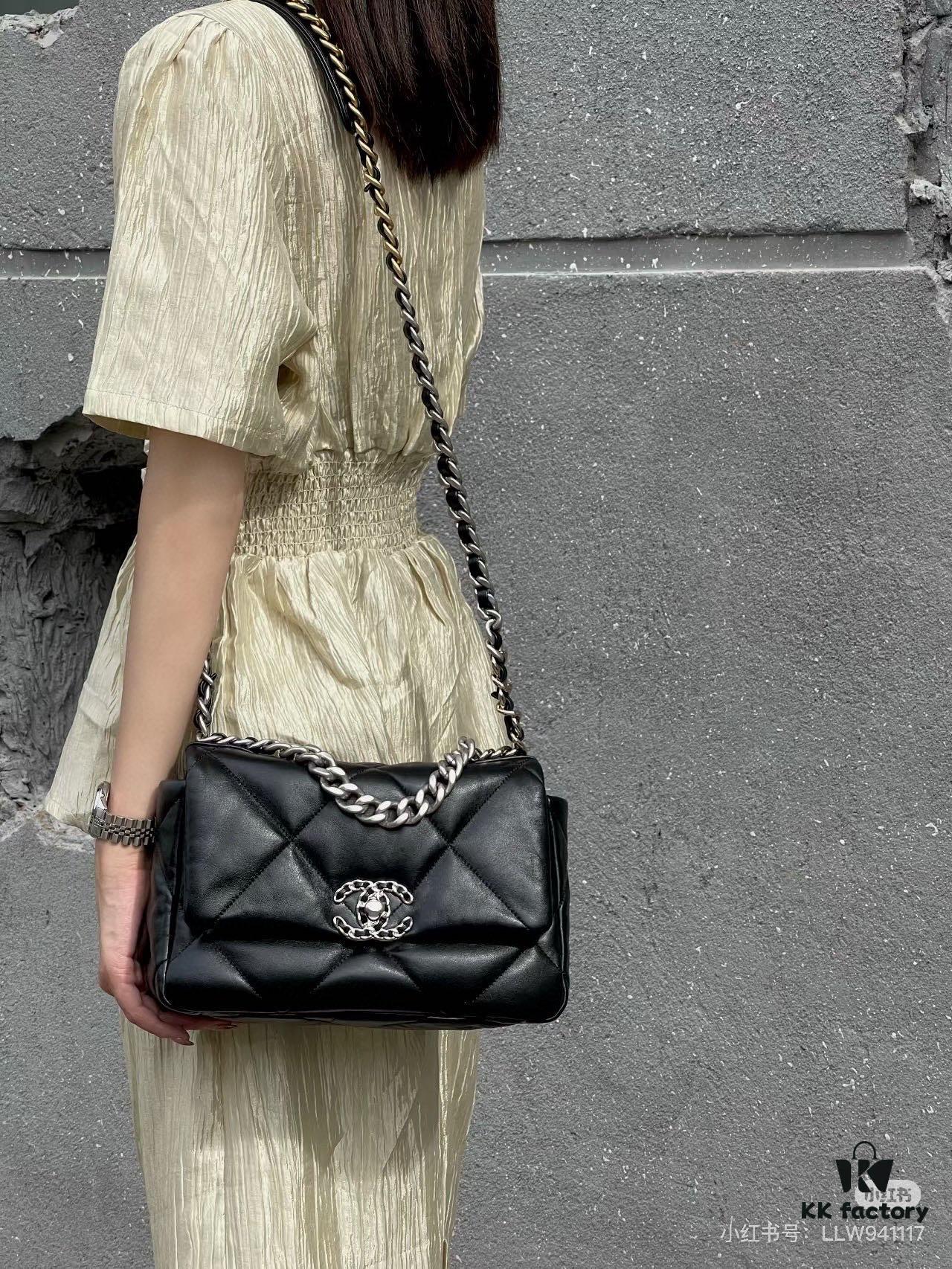 New Arrival with Box CHANEL Chanel Platinum White 19 Bag