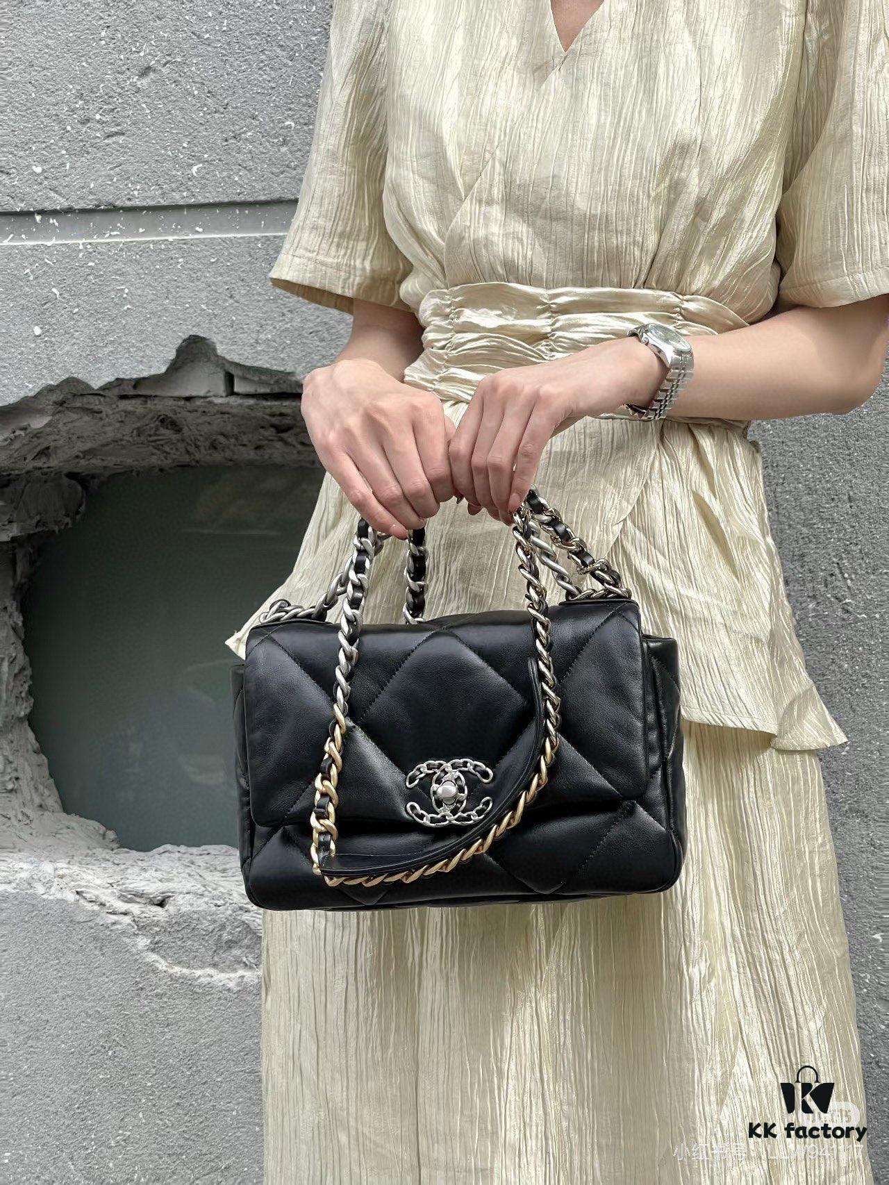 New Arrival with Box CHANEL Chanel Platinum White 19 Bag