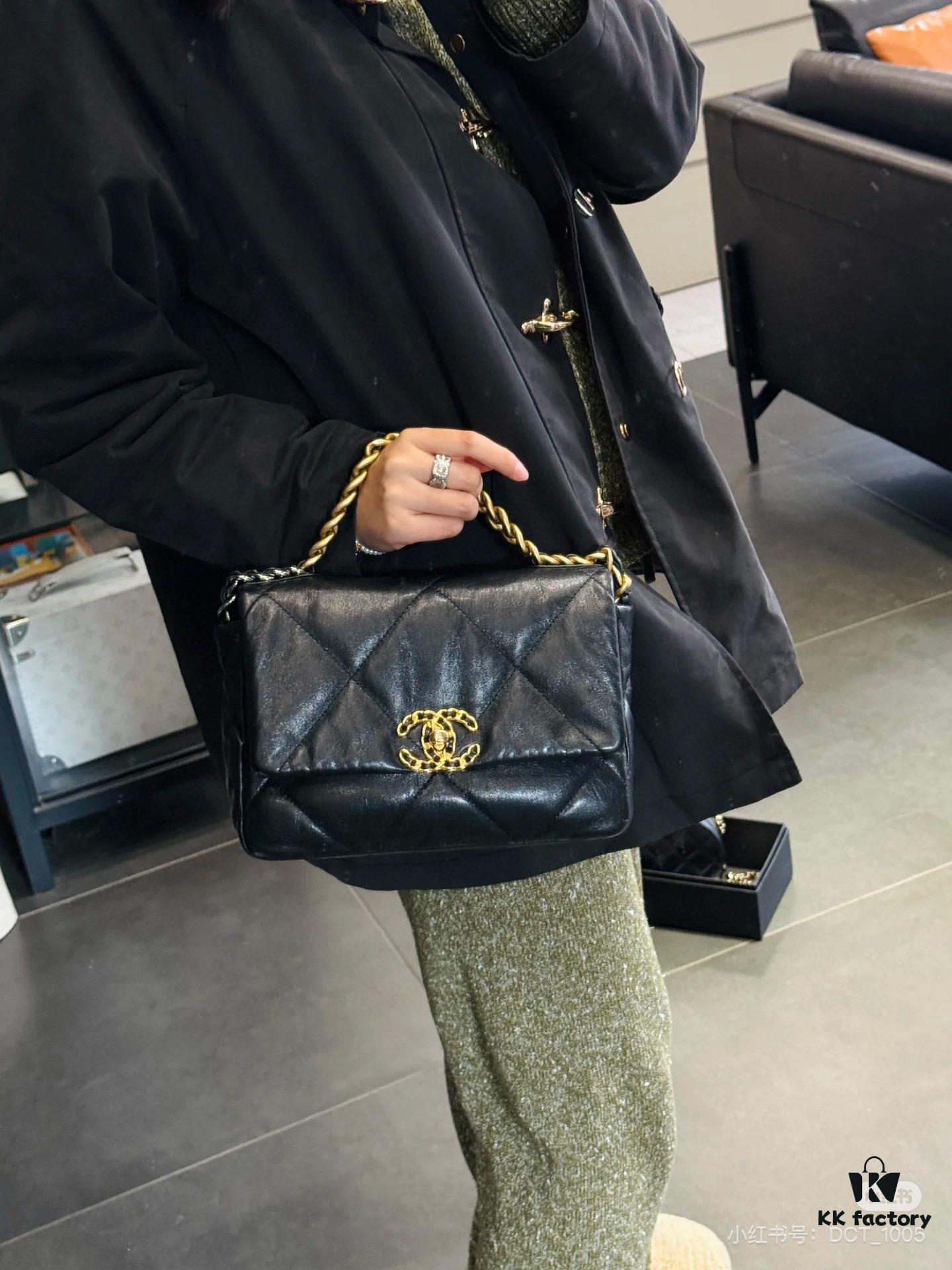 New Arrival with Box CHANEL Chanel Platinum White 19 Bag