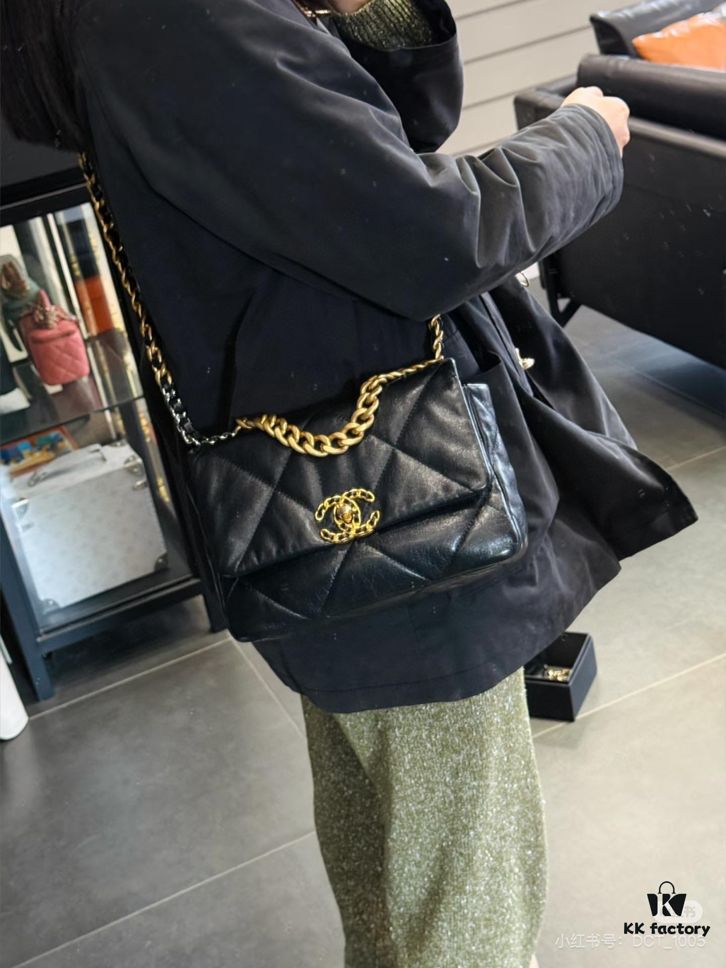 New Arrival with Box CHANEL Chanel Platinum White 19 Bag