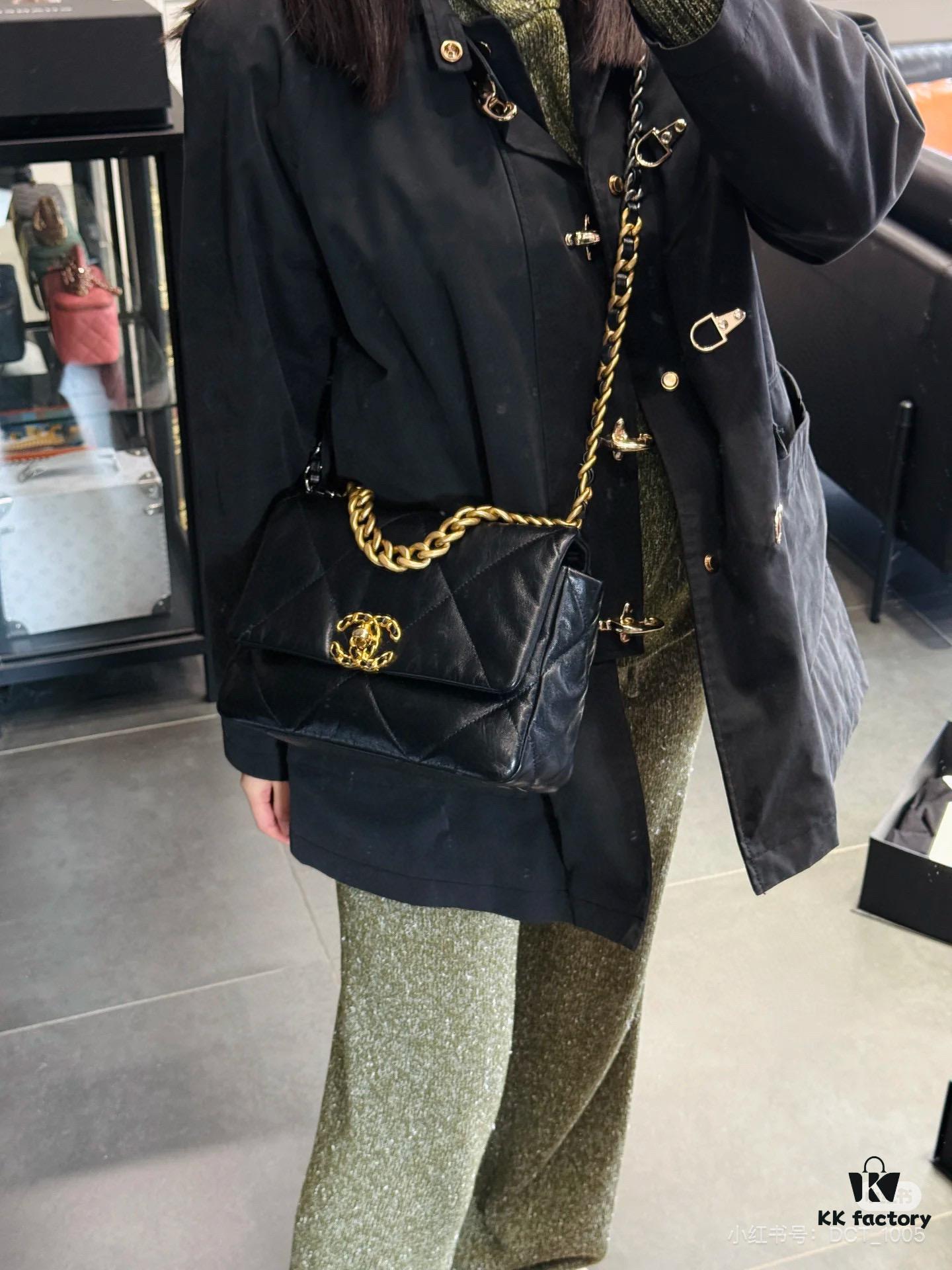 New Arrival with Box CHANEL Chanel Platinum White 19 Bag