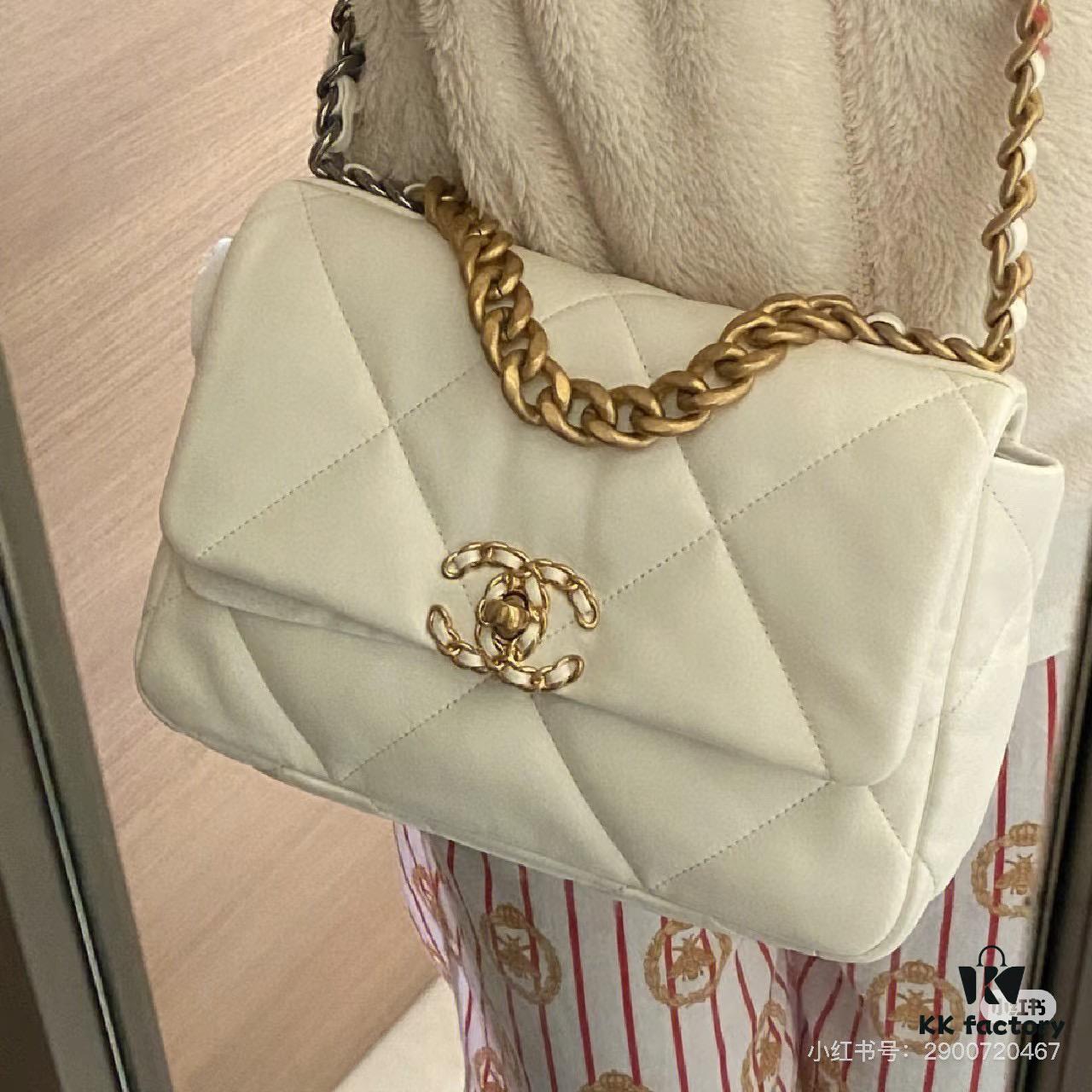 New Arrival with Box CHANEL Chanel Platinum White 19 Bag