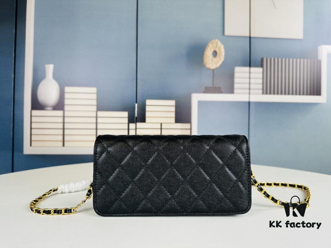 New Arrival Today's Recommendation 🌸 CHANEL 23K Camellia Clasp Shoulder Bag