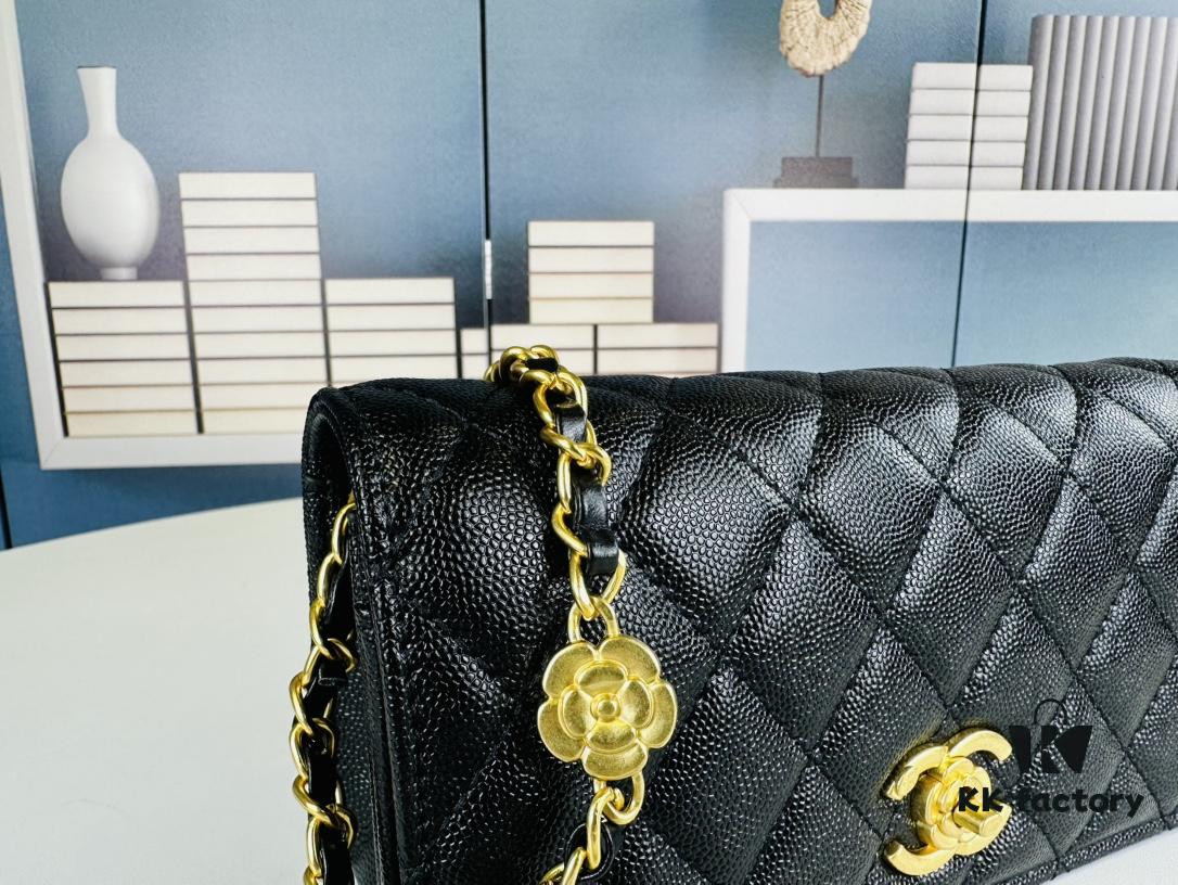 New Arrival Today's Recommendation 🌸 CHANEL 23K Camellia Clasp Shoulder Bag
