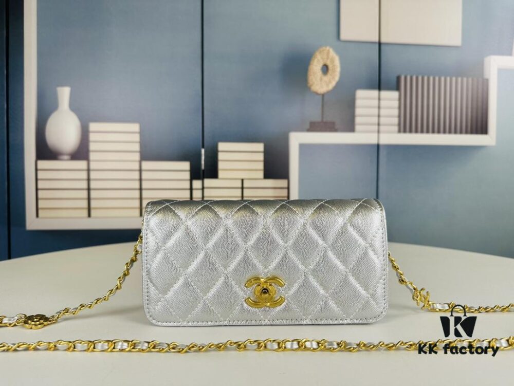 New Arrival Recommended Today 🌸 CHANEL 23K Camellia Clasp Underarm Bag