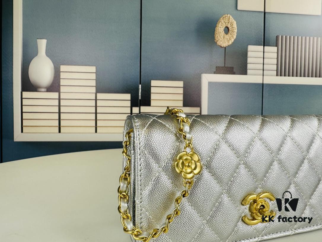 New Arrival Recommended Today 🌸 CHANEL 23K Camellia Clasp Underarm Bag