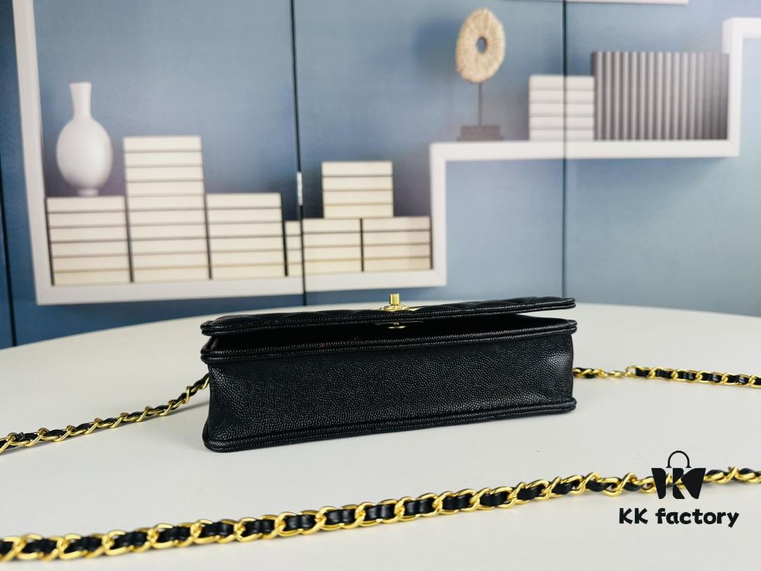 New Arrival Today's Recommendation 🌸 CHANEL 23K Camellia Clasp Shoulder Bag