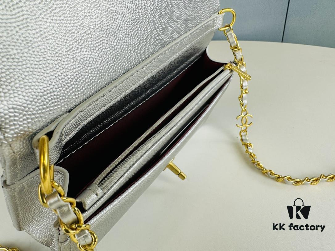 New Arrival Recommended Today 🌸 CHANEL 23K Camellia Clasp Underarm Bag