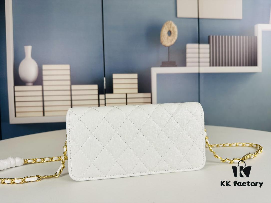 New Arrival Today's Recommendation 🌸 CHANEL 23K Camellia Clasp Underarm Bag