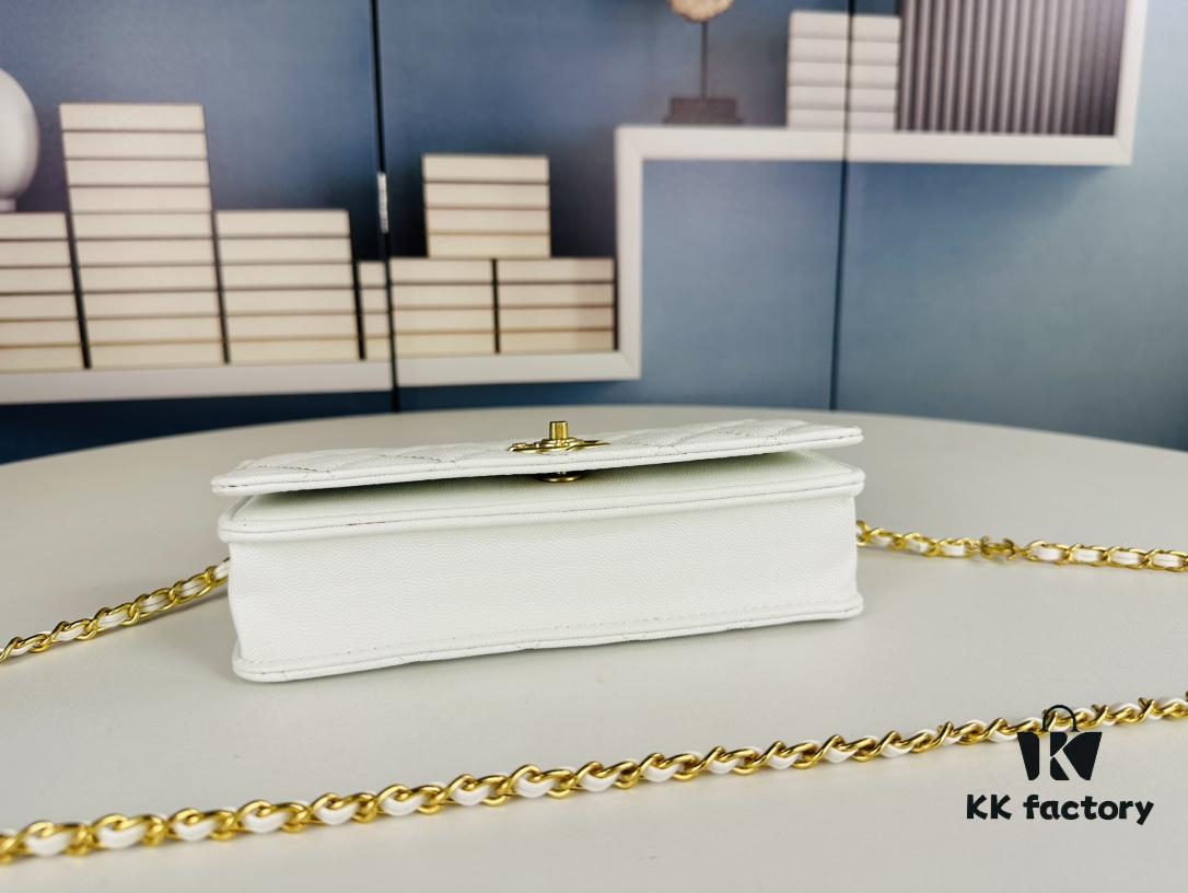 New Arrival Today's Recommendation 🌸 CHANEL 23K Camellia Clasp Underarm Bag