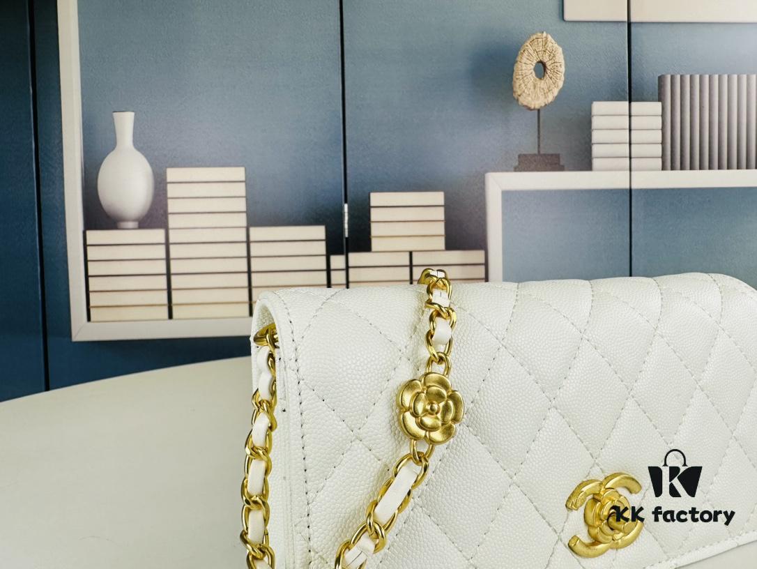 New Arrival Today's Recommendation 🌸 CHANEL 23K Camellia Clasp Underarm Bag