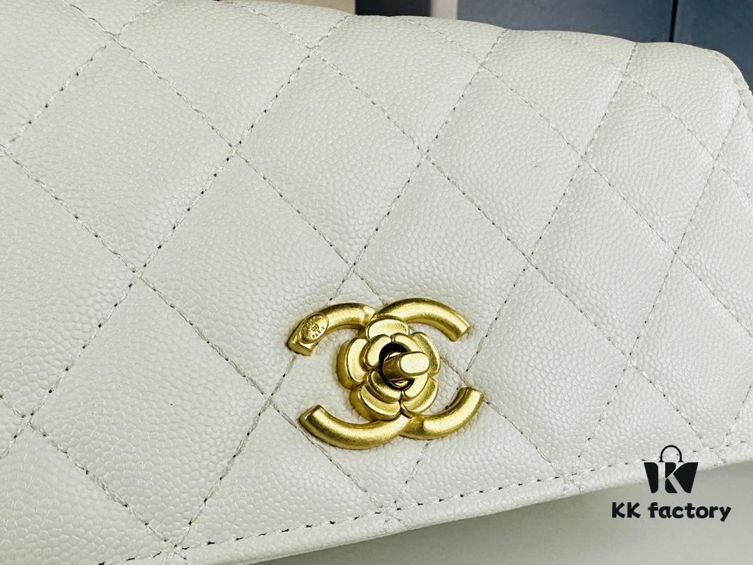 New Arrival Today's Recommendation 🌸 CHANEL 23K Camellia Clasp Underarm Bag