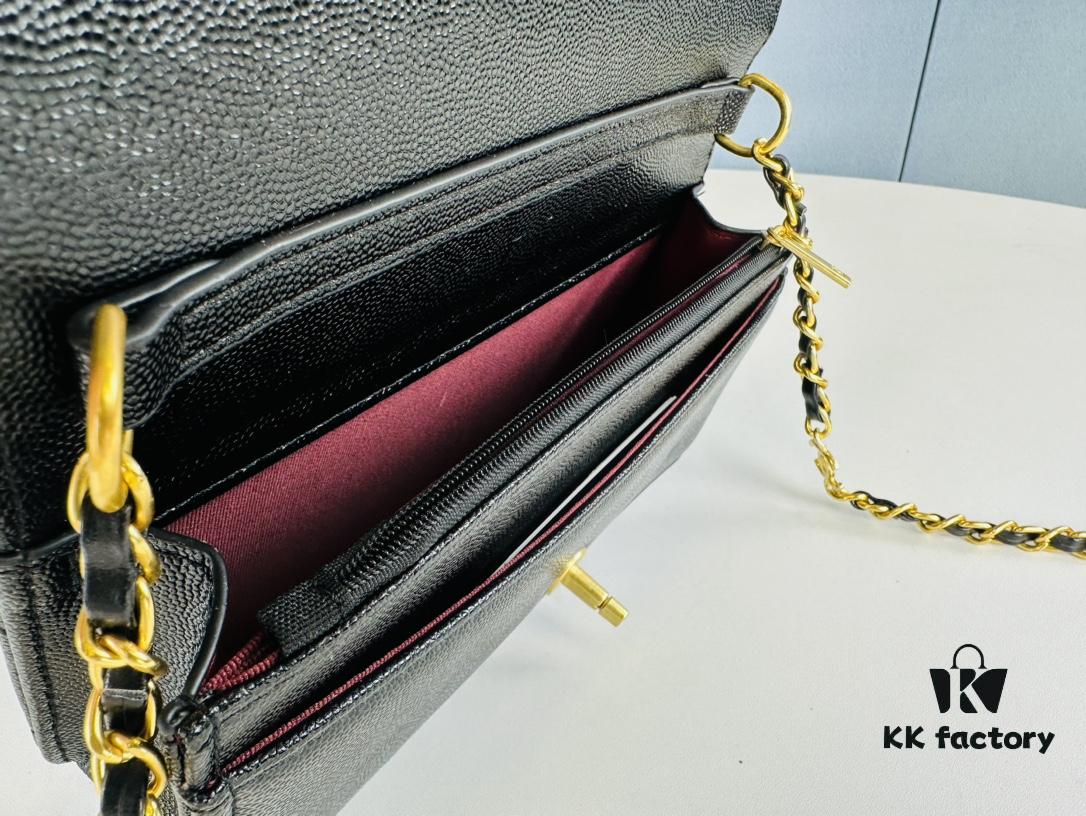 New Arrival Today's Recommendation 🌸 CHANEL 23K Camellia Clasp Shoulder Bag