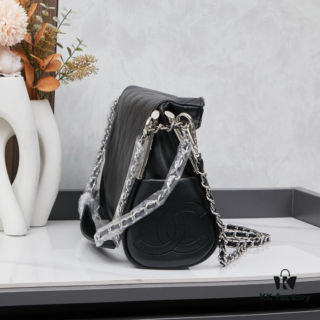 New Large-Sized Chanel Black and Silver Exterior Stitching Hobo Bag ② Size