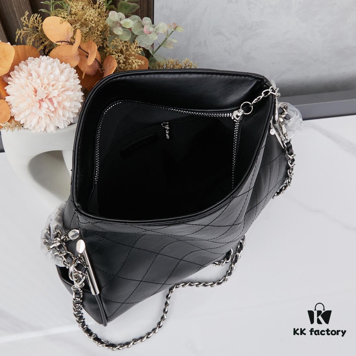 New Large-Sized Chanel Black and Silver Exterior Stitching Hobo Bag ② Size