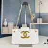 New Arrival Large Size 210 Small Size 200 40,000+ into Chanel 24C Retro Oversized Logo Horizontal Chain Bag