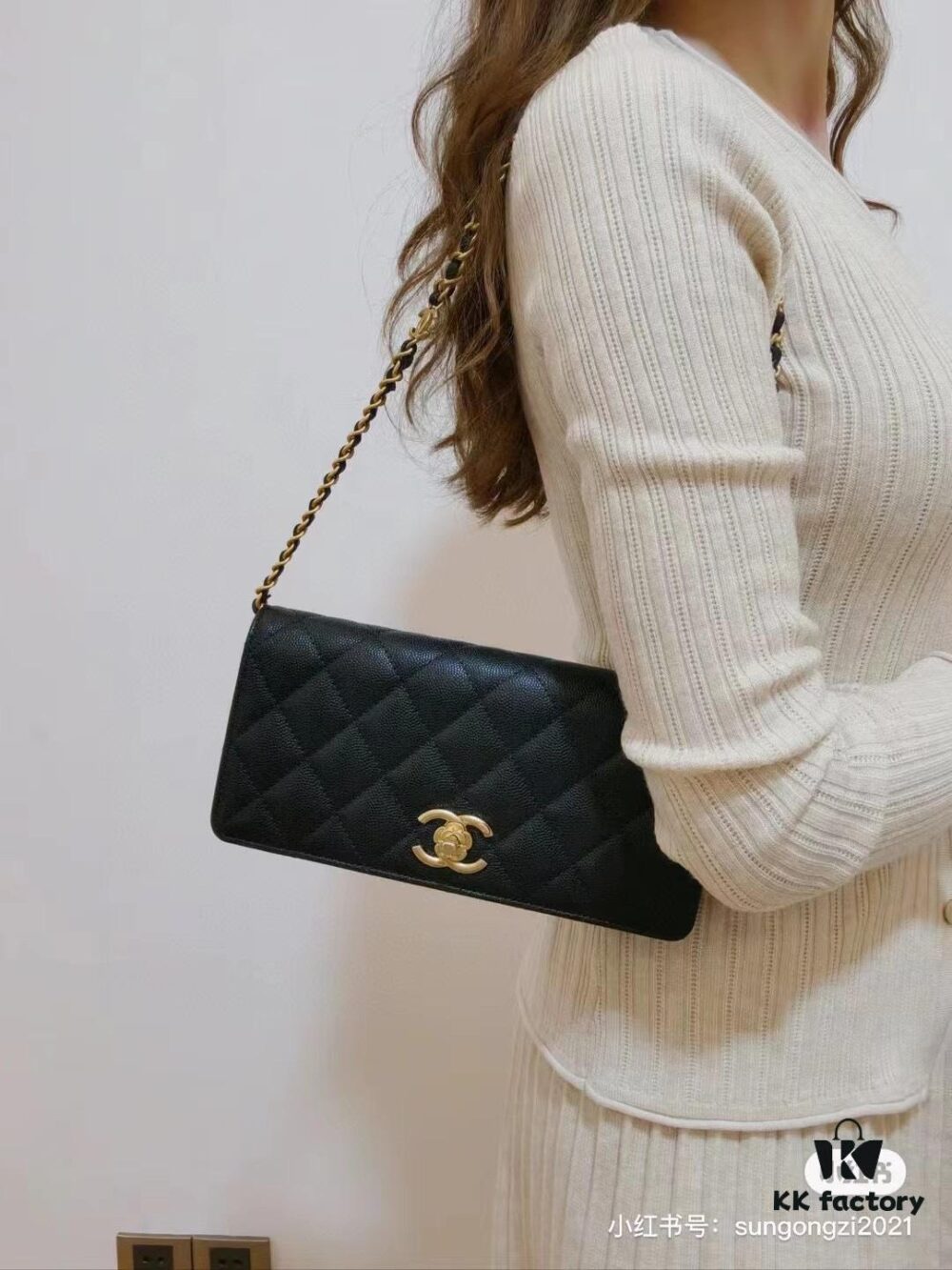 New Arrival Today's Recommendation 🌸 CHANEL 23K Camellia Clasp Underarm Bag