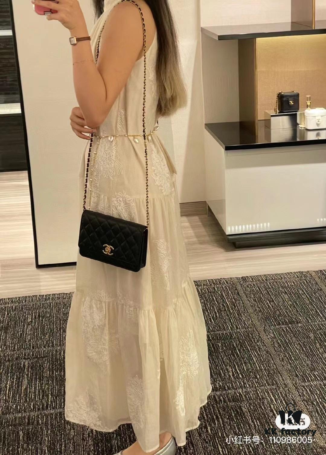 New Arrival Today's Recommendation 🌸 CHANEL 23K Camellia Clasp Underarm Bag