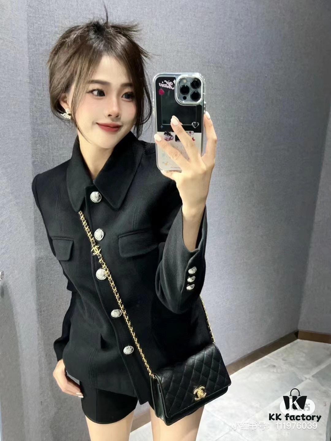 New Arrival Today's Recommendation 🌸 CHANEL 23K Camellia Clasp Underarm Bag