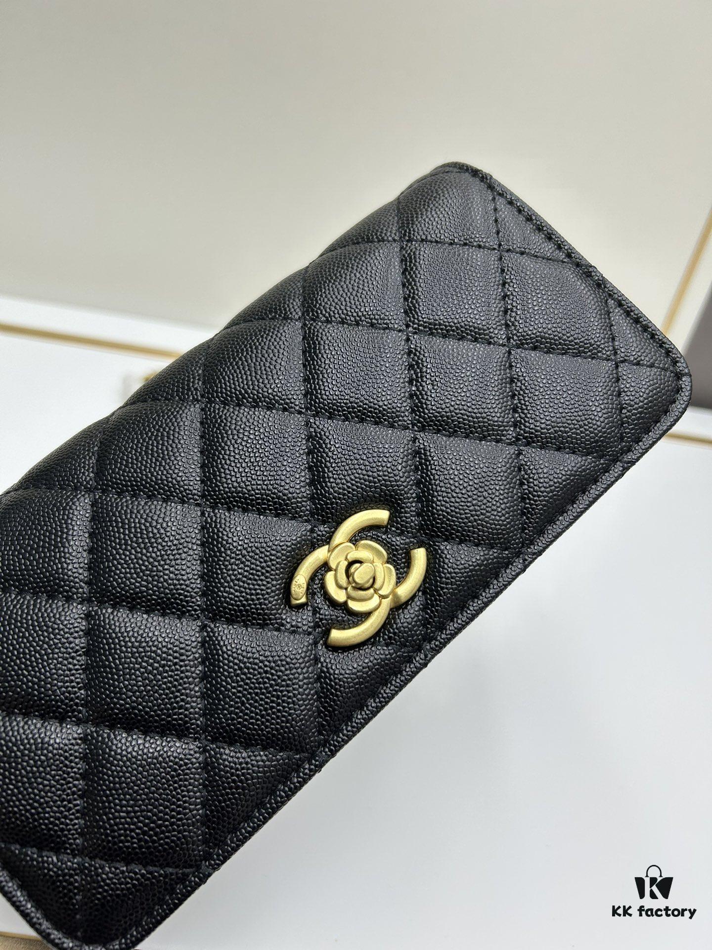 New Arrival Today's Recommendation 🌸 CHANEL 23K Camellia Clasp Underarm Bag