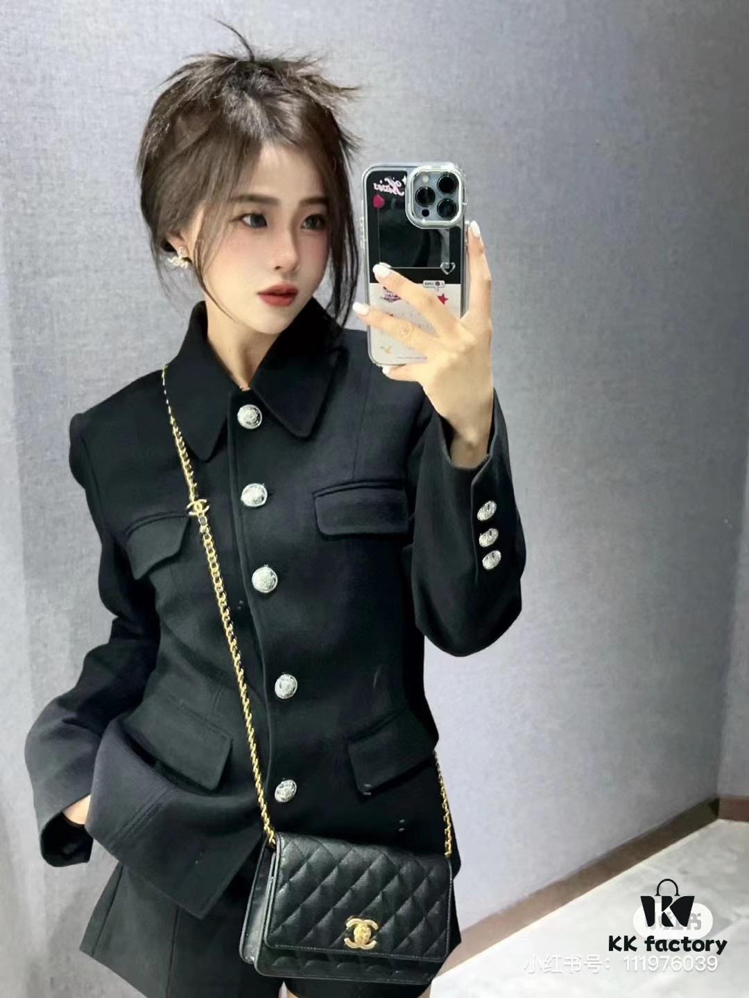 New Arrival Today's Recommendation 🌸 CHANEL 23K Camellia Clasp Underarm Bag