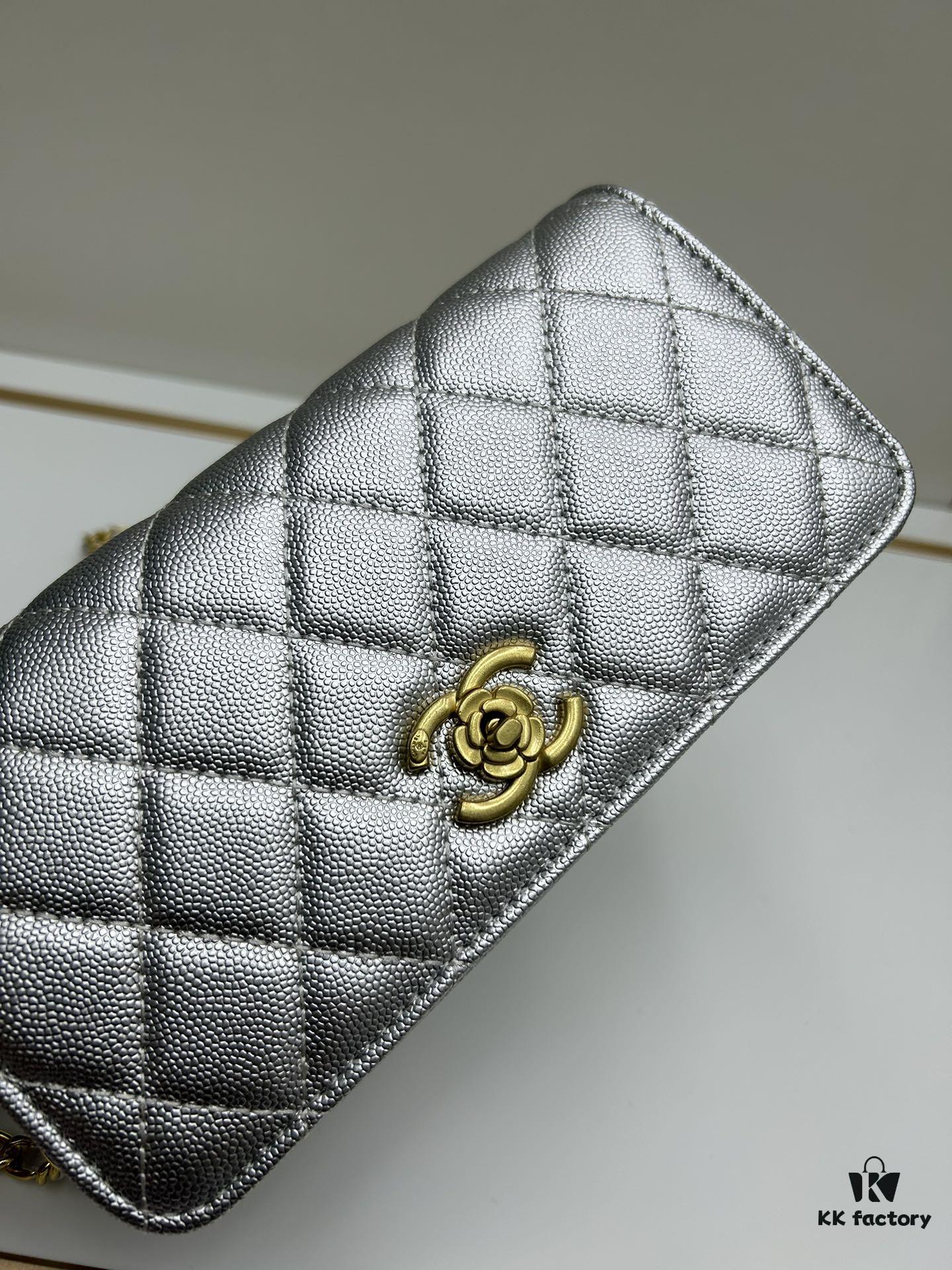 New Arrival Today's Recommendation 🌸 CHANEL 23K Camellia Clasp Underarm Bag