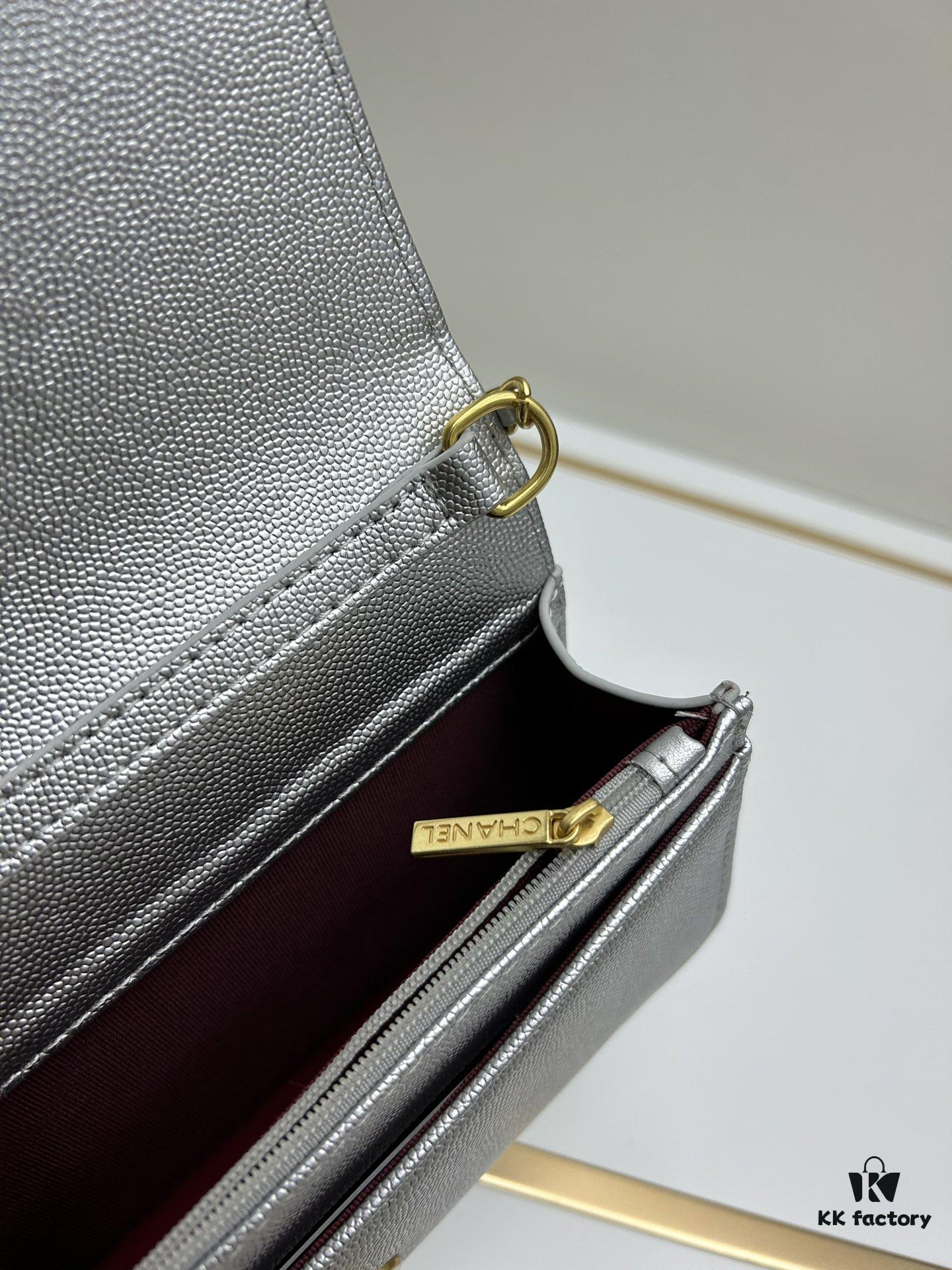 New Arrival Today's Recommendation 🌸 CHANEL 23K Camellia Clasp Underarm Bag