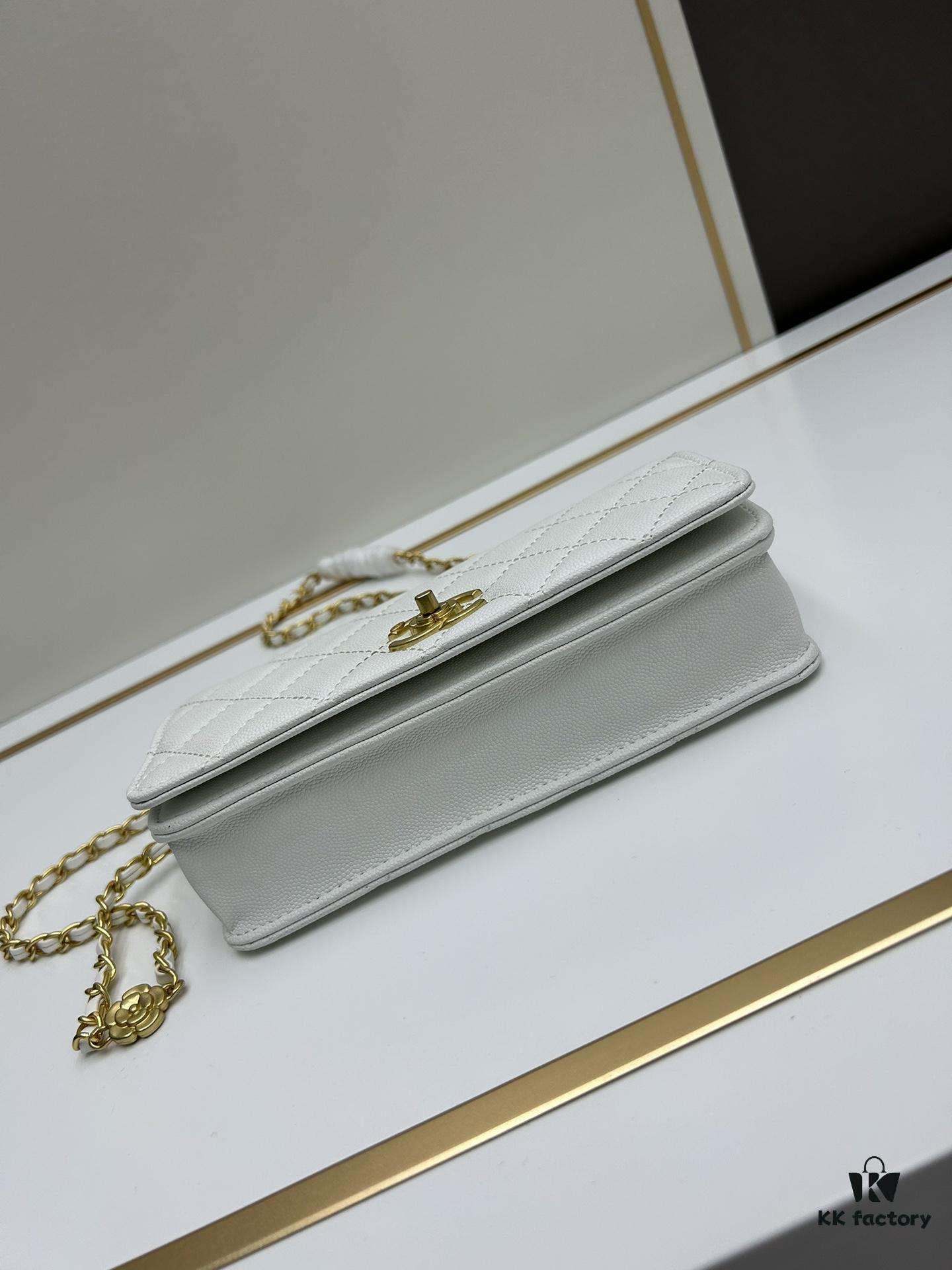 New Arrival Today's Recommendation 🌸 CHANEL 23K Camellia Clasp Underarm Bag