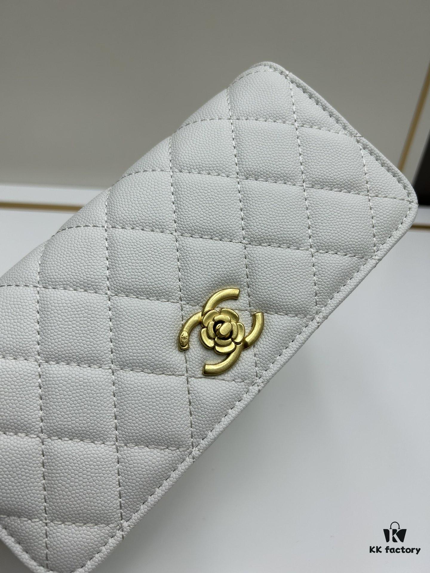 New Arrival Today's Recommendation 🌸 CHANEL 23K Camellia Clasp Underarm Bag