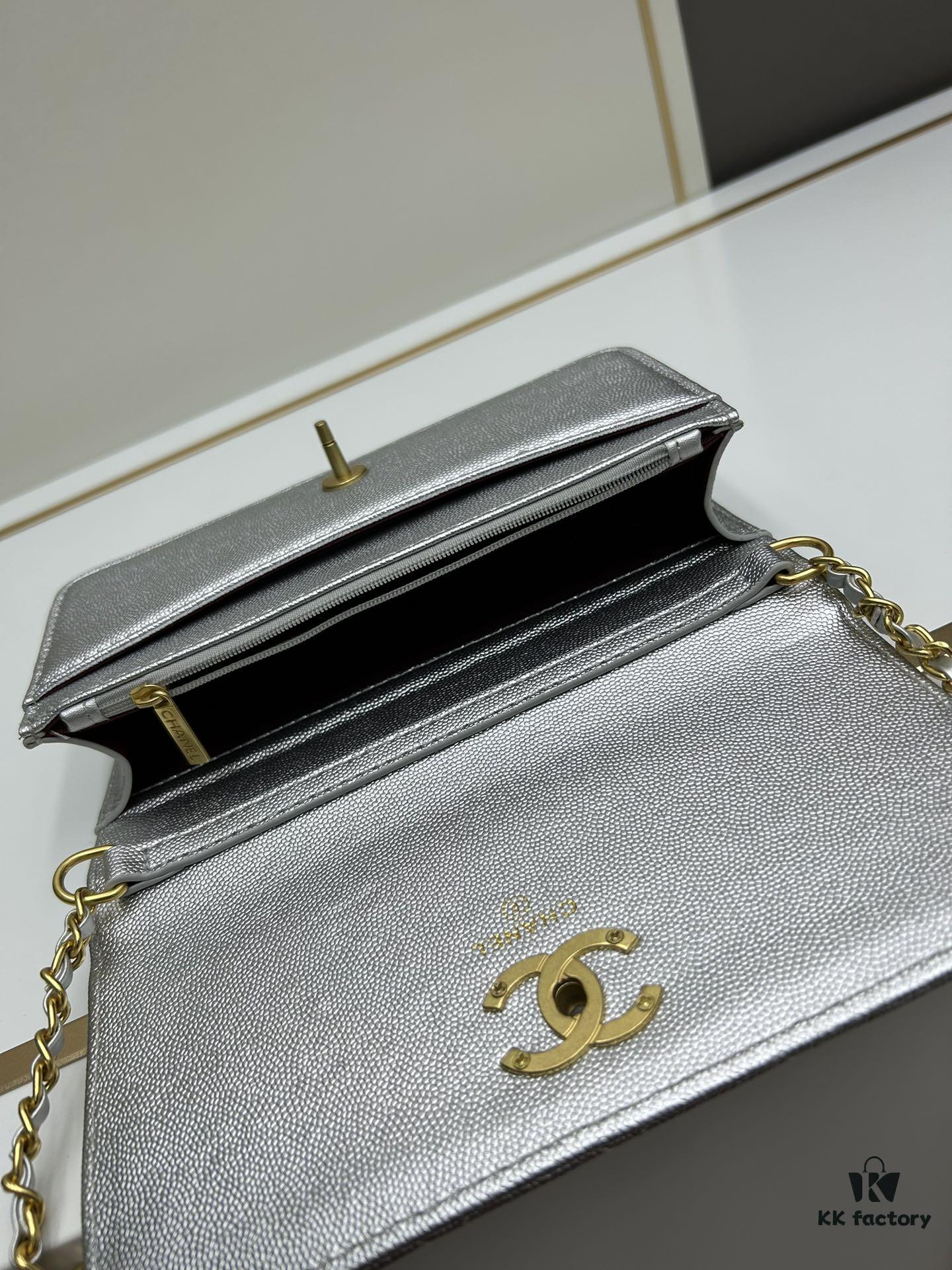 New Arrival Today's Recommendation 🌸 CHANEL 23K Camellia Clasp Underarm Bag