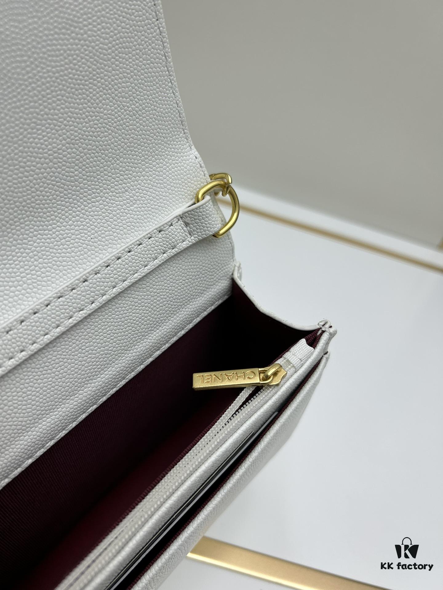 New Arrival Today's Recommendation 🌸 CHANEL 23K Camellia Clasp Underarm Bag