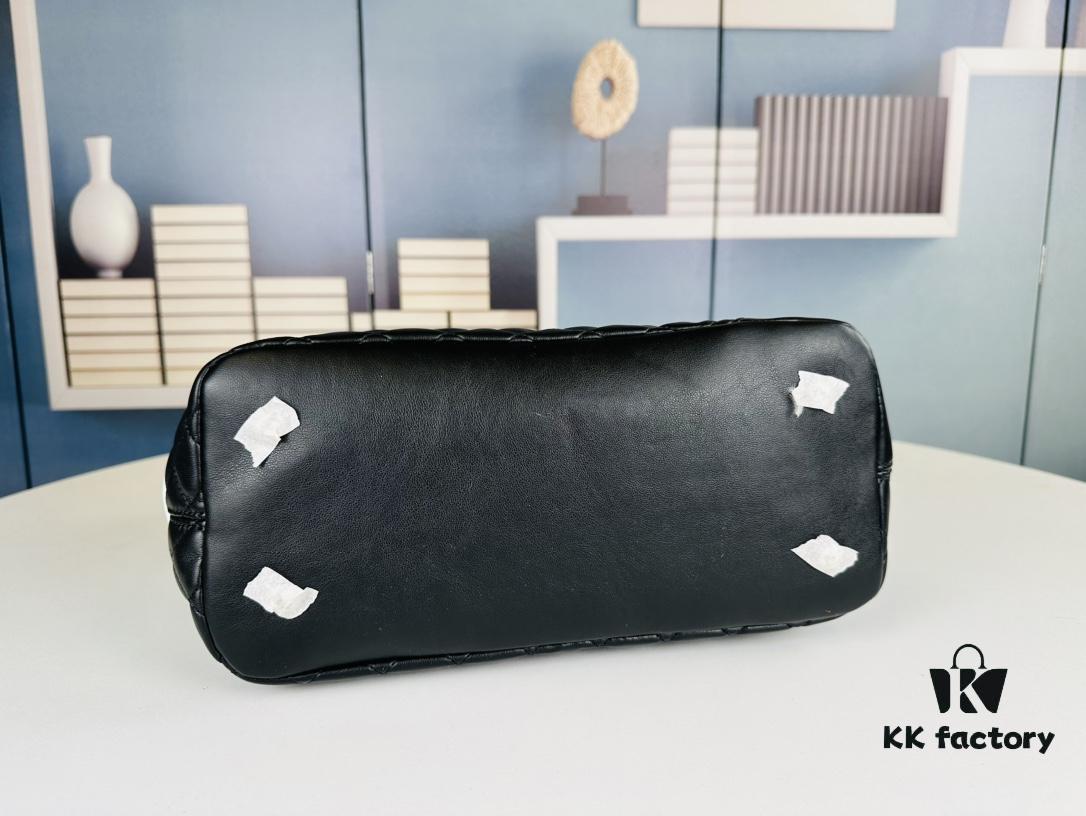 New Chanel Panda Kangpeng Tote Bag ||| Classic black and white panda colorway, exuding a high-end aesthetic!