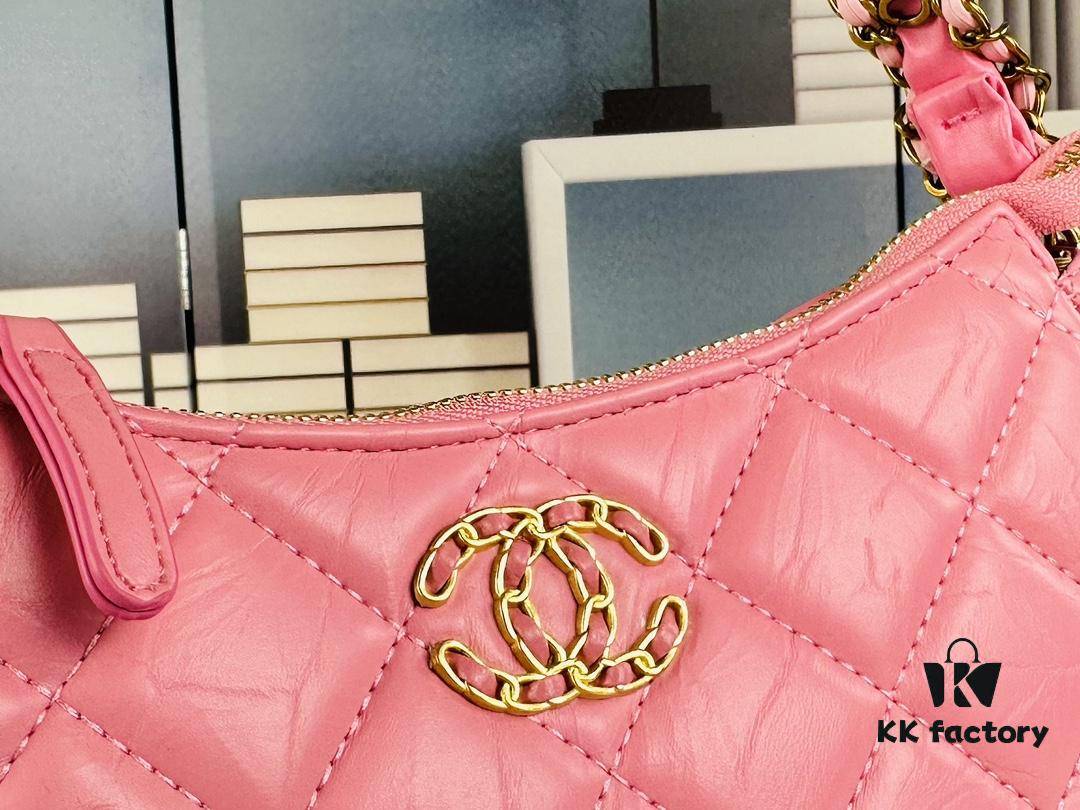 New Chanel 23K | This Season's Must-Have Hobo Shoulder Bag