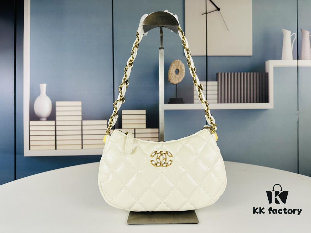 New Chanel 23K | This Season's Must-Have Hobo Shoulder Bag