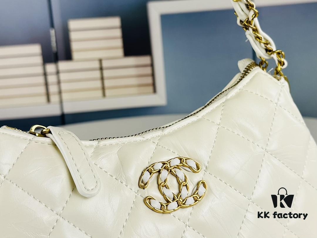 New Chanel 23K | This Season's Must-Have Hobo Shoulder Bag