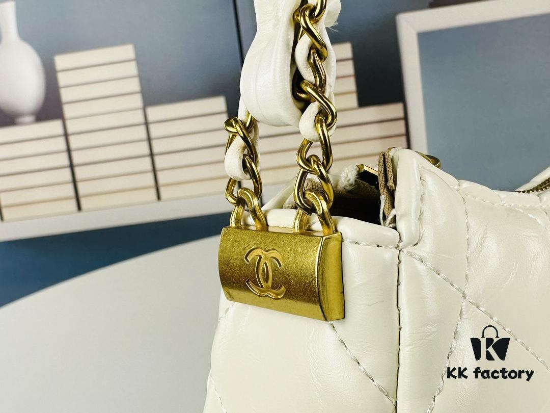 New Chanel 23K | This Season's Must-Have Hobo Shoulder Bag