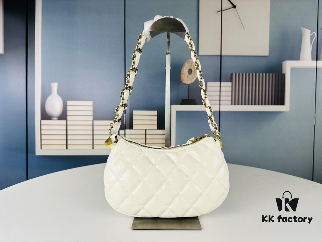 New Chanel 23K | This Season's Must-Have Hobo Shoulder Bag