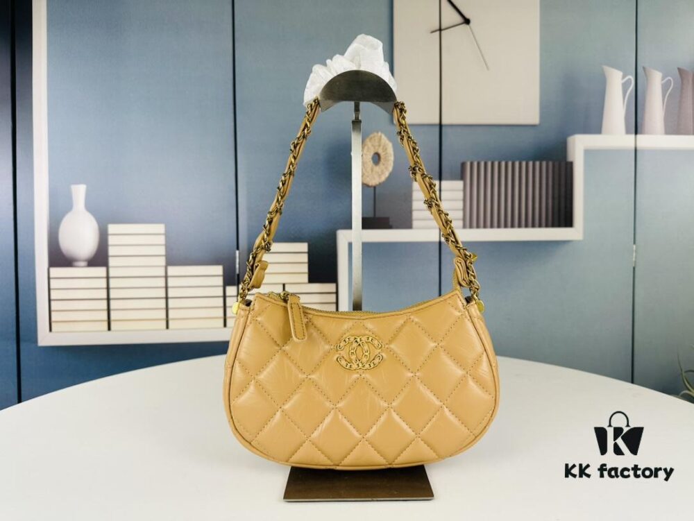 New Chanel 23K | This Season's Must-Have Hobo Shoulder Bag