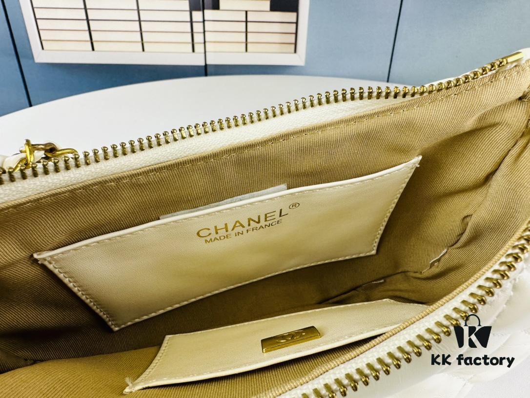 New Chanel 23K | This Season's Must-Have Hobo Shoulder Bag