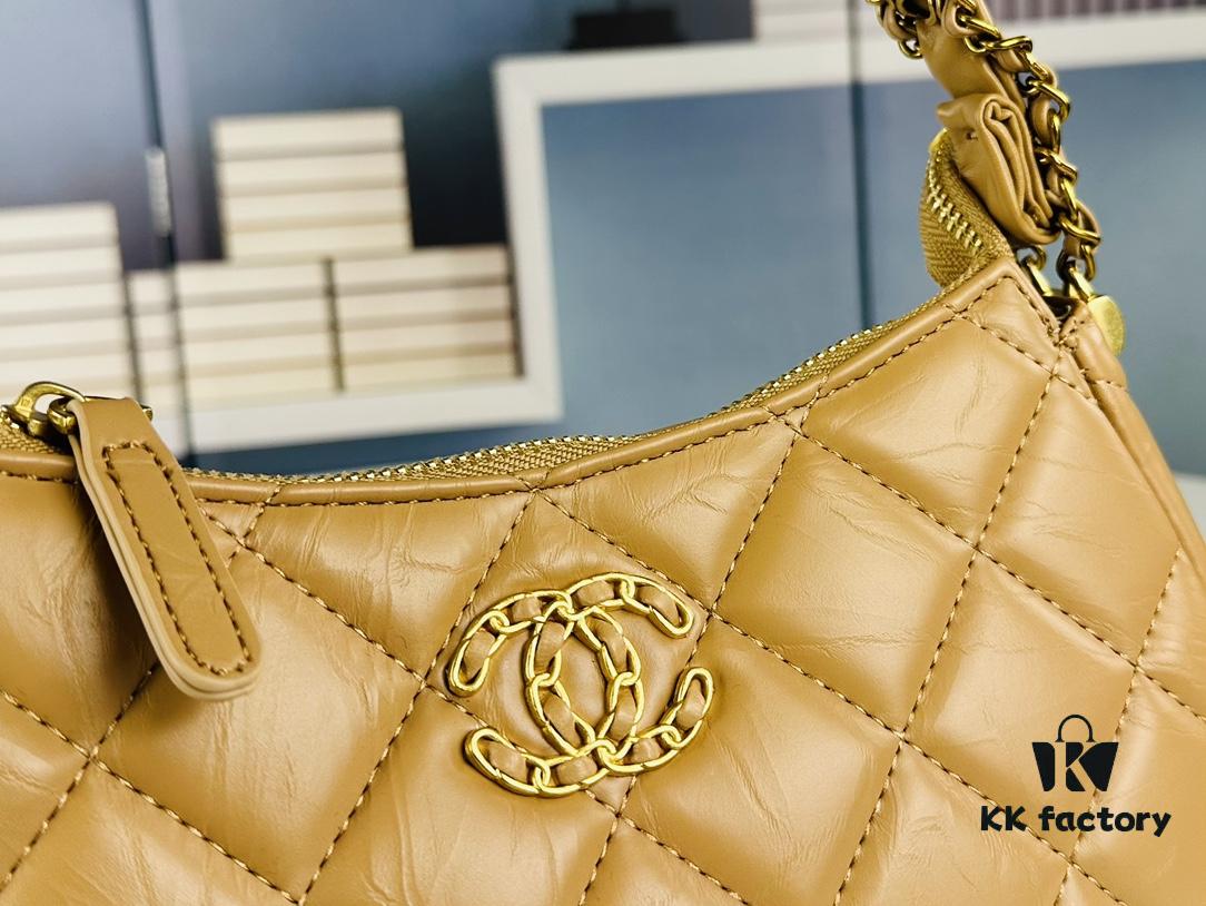 New Chanel 23K | This Season's Must-Have Hobo Shoulder Bag