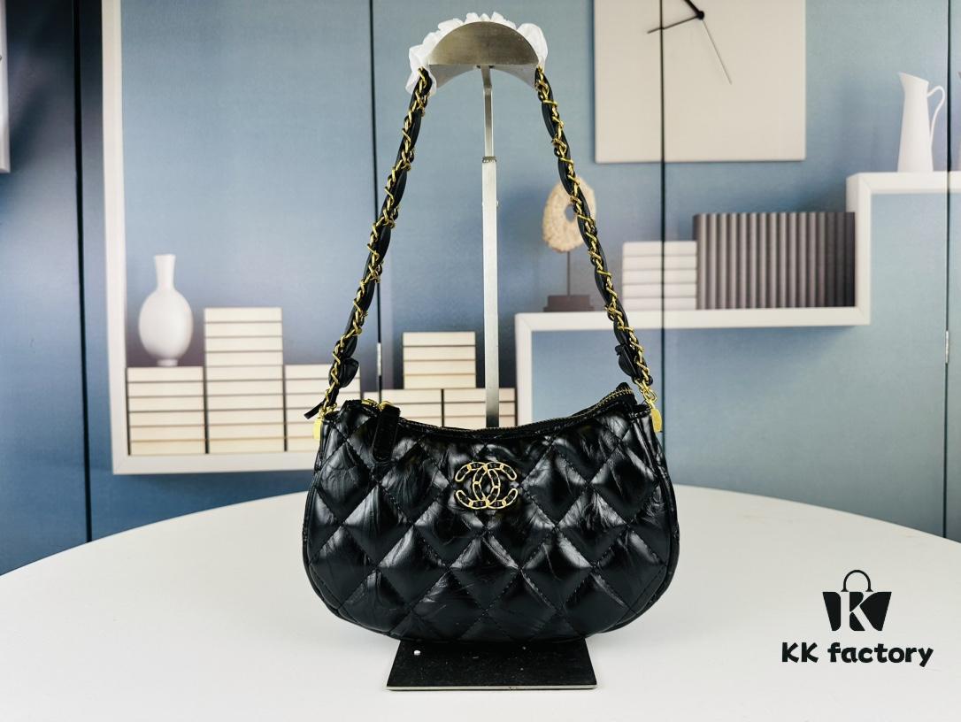 New Chanel 23K | This Season's Must-Have Hobo Shoulder Bag