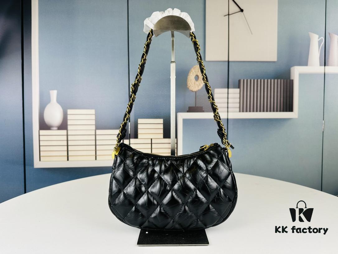 New Chanel 23K | This Season's Must-Have Hobo Shoulder Bag