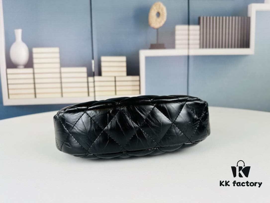 New Chanel 23K | This Season's Must-Have Hobo Shoulder Bag