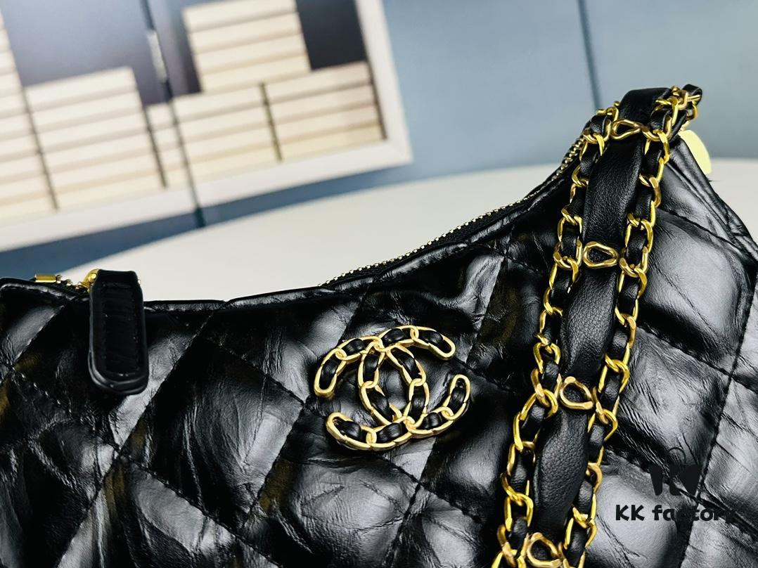 New Chanel 23K | This Season's Must-Have Hobo Shoulder Bag